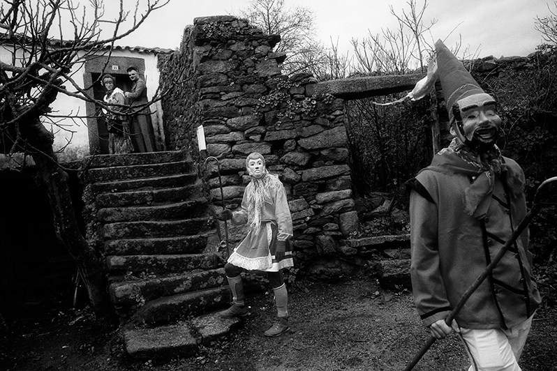 The couples “Soldado” and “Sécia”, and “Velho” and “Velha” during the “Peditório”, Mogadouro municipality, Bragança district, Trás-os-Montes region, Portugal. 2022