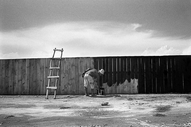 Facade painter, Ambositra, Amoron'i Mania region, Antananarivo province, Republic of Madagascar. 1998