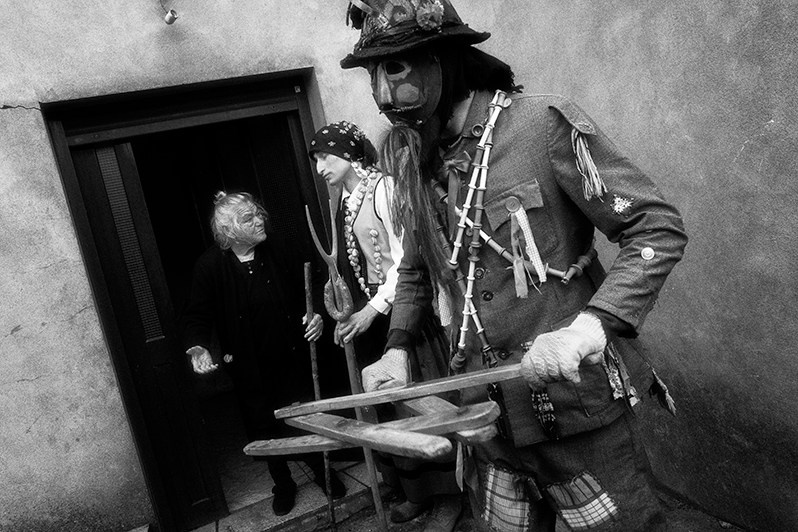 “Beilha” and “Carocho” during the “convite” receive a chorizo that is placed on the “vara” of “Beilha”, Miranda do Douro municipality, Bragança district, Trás-os-Montes region, Portugal. 2022