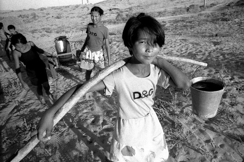 A heavy load, Bogen village, Aralsk district, Kyzyl-Orda region, Kazakhstan. August 2001