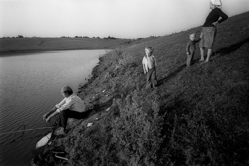 Семья на рыбалке, Запорожская область, УССР. 1983