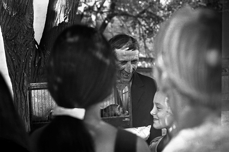 Знакомство. Птичий рынок, Запорожье, УССР. 1980