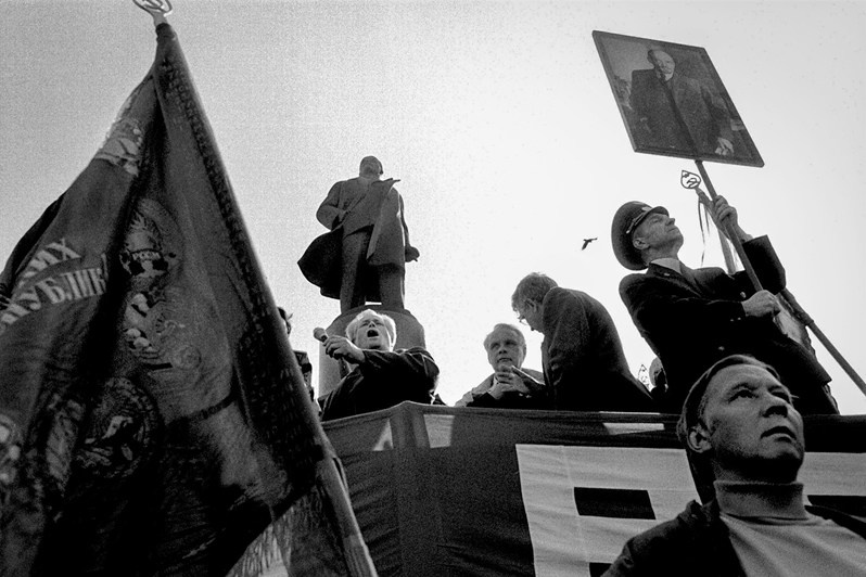 A protest rally by Communists at the Lenin monument on Oktyabrskaya square, Moscow, Russia. 3 October 1993 © Oleg Klimov