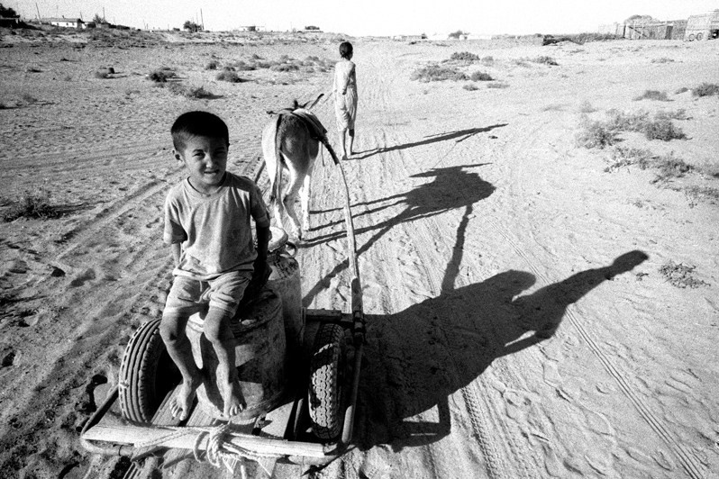 A long way, Bogen village, Aralsk district, Kyzyl-Orda region, Kazakhstan. August 2001