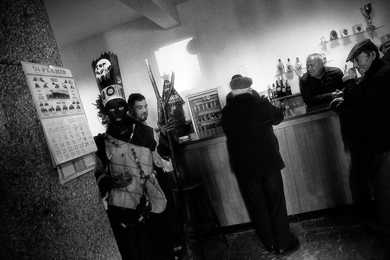 “Farandulo” during a break in “Peditório”, Mogadouro municipality, Bragança district, Trás-os-Montes region, Portugal. 2020