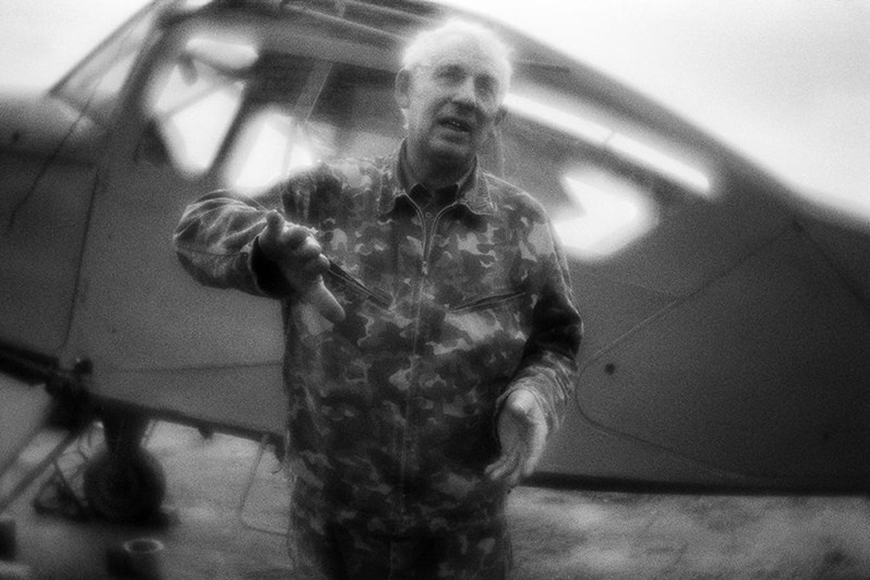 Валерий Суханов, руководитель "Клуба любительского авиационного технического творчества "СТАРОДУБ", в процессе создания 84-го самолёта своими руками, Стародуб, Брянская область, Россия. Август 2018