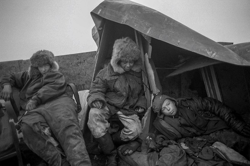 Homeless teenagers at a rubbish tip. The Salaryevo landfill site — the largest solid waste landfill in Europe, covering an area of 59 hectares, with a rubbish heap reaching a height of 80 metres, near Salaryevo village, Leninsky district, Moscow region, Russia. 2007 © Oleg Klimov