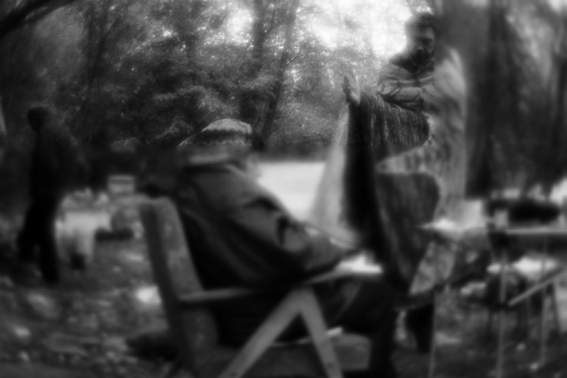 Костя беседует с Валей, район Тропарёво-Никулино, Москва, Россия. 1 октября 2015