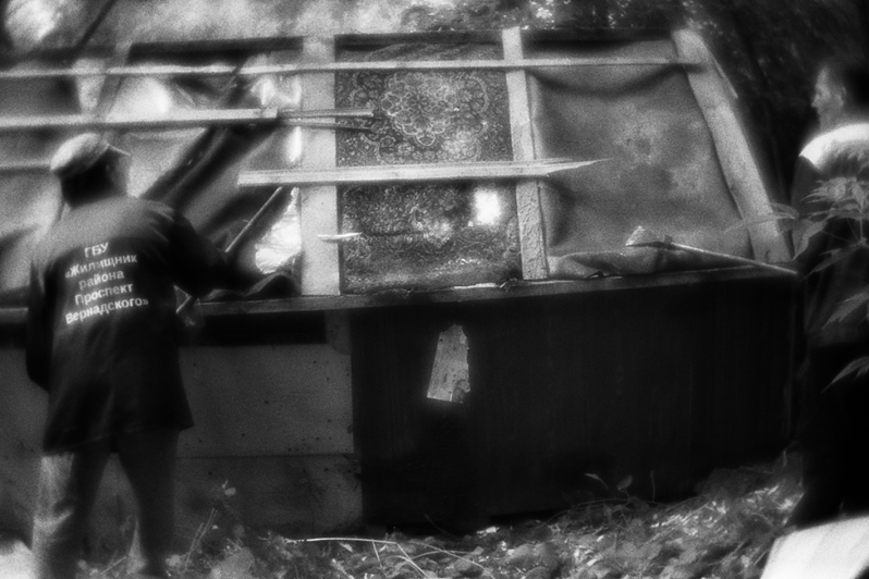 Снос палатки Вали и Саши, район Тропарёво-Никулино, Москва, Россия. 3 июня 2015