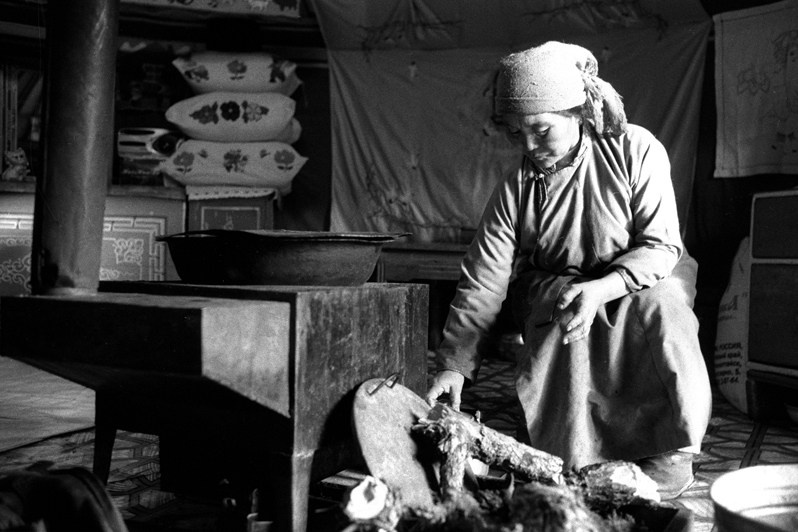 Повседневная жизнь, в окрестностях Булага, Тунэлский район, провинция Хувсгел, Монголия. Январь 2002