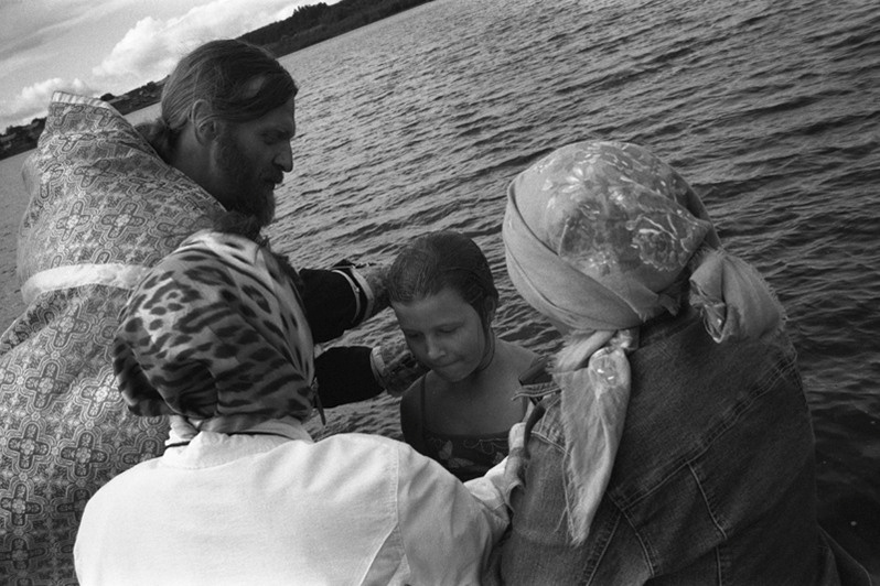 Крещение в Колодозере, деревня Погост, Пудожский район, Карелия, Россия. 2000