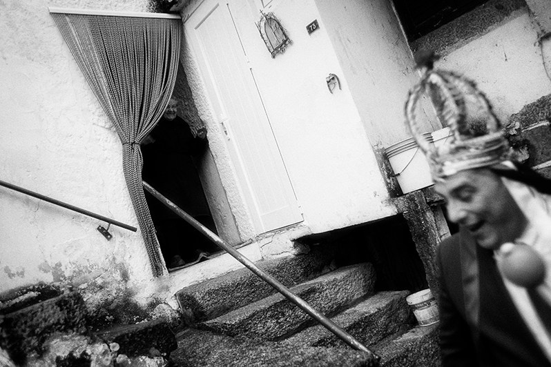 The oldest resident of the village says goodbye to the “Rei” with joy, Mirandela municipality, Bragança district, Trás-os-Montes region, Portugal. 2023