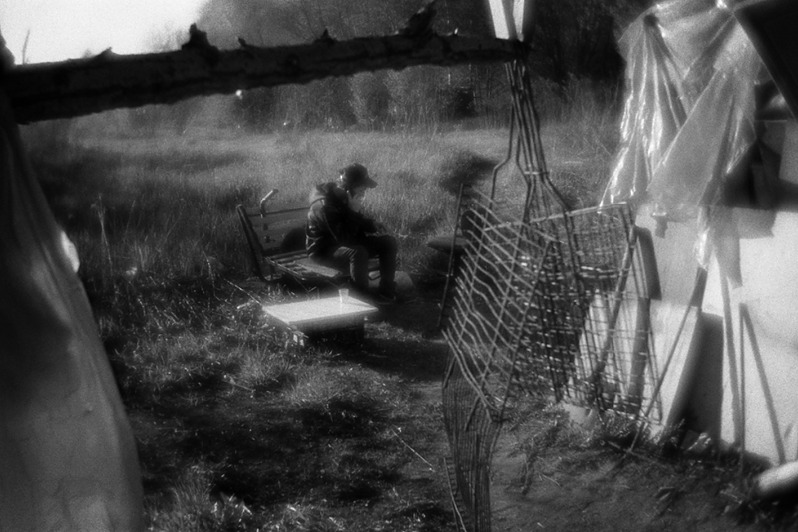 У палатки Бориса, район Тропарёво-Никулино, Москва, Россия. 6 мая 2015