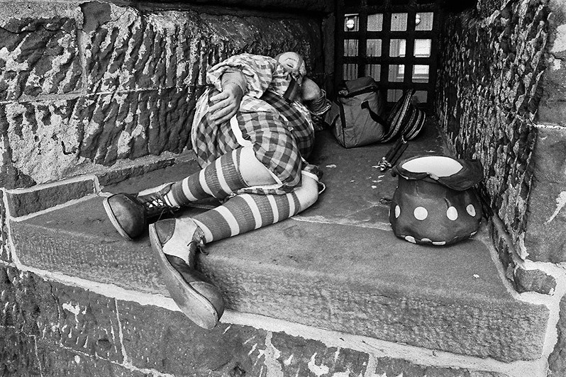 Клоун, центр Манхэттена, Нью-Йорк, США. Июнь 2000