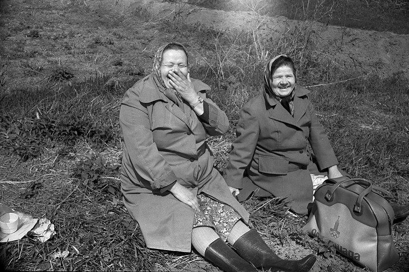 Мама с тётей Галей, близ Зеленодольска, Татарстан, Россия. 1986