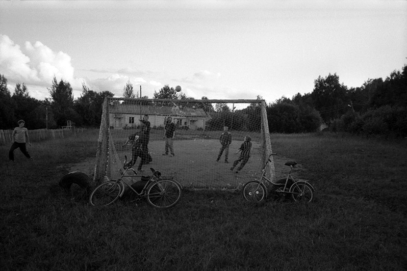 Футбол, деревня Погост, Пудожский район, Карелия, Россия. Июль 2006