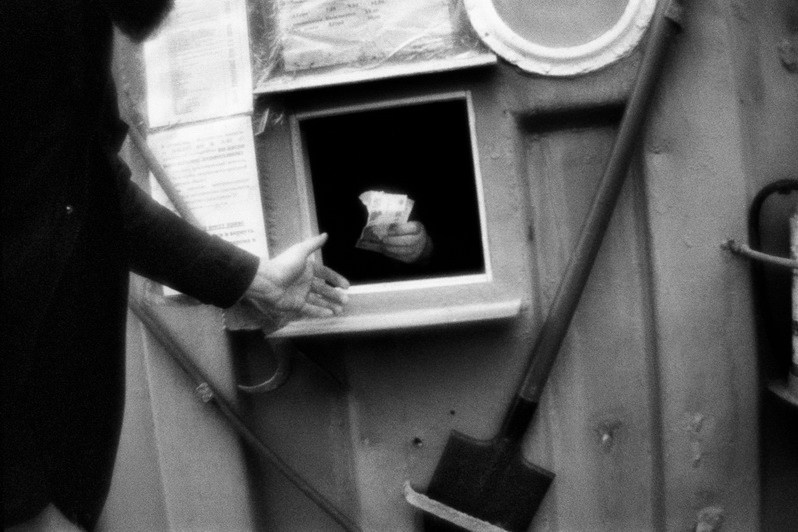 Билетная касса на пароме через Волгу, близ Васильсурска, Воротынский район, Нижегородская область, Россия. Август 2019