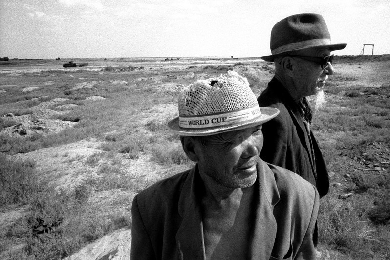 Fishermen in the 'dock area', Aralsk harbour area, Kyzyl-Orda region, Kazakhstan. August 2001