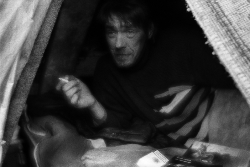 Костя в своей палатке, район Тропарёво-Никулино, Москва, Россия. 9 апреля 2015