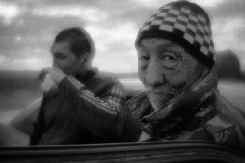 Возле колодца, где водовозы набирают воду и развозят её местным жителям, посёлок Эрдниевский, Юстинский район, Республика Калмыкия, Россия. Сентябрь 2017