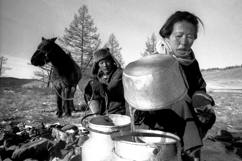 Речное водоснабжение, в окрестностях Булага, Тунэлский район, провинция Хувсгел, Монголия. Январь 2002