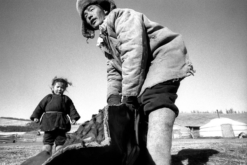 Мой отец – моя жизнь, в окрестностях Булага, Тунэлский район, провинция Хувсгел, Монголия. Январь 2002