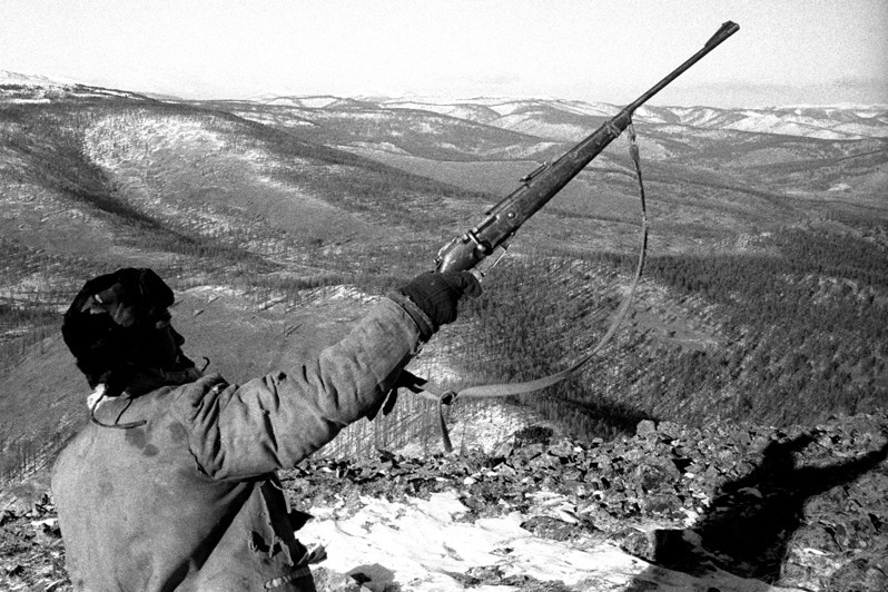 Волчья территория, в окрестностях Булага, Тунэлский район, провинция Хувсгел, Монголия. Январь 2002