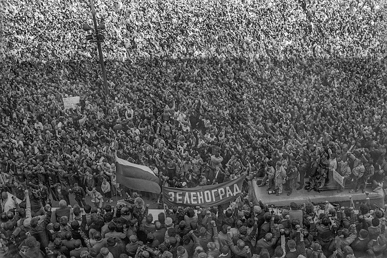 A rally celebrating the victory of democracy outside the Russian White House, Moscow, USSR. 22 August 1991 © Oleg Klimov