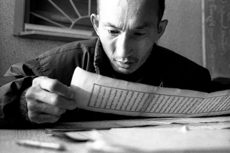 Teacher of Tibetan origin teaching mother tongue at the datsan's learning centre, Verkhnyaya Ivolga village, Buryatia, Russia. November 2001