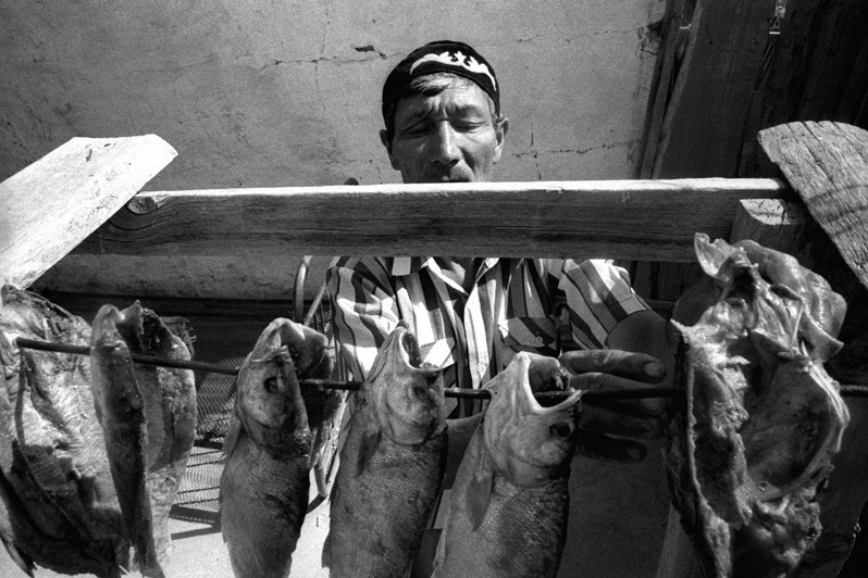 A fisherman of Karashalan, Karashalan village, Aralsk district, Kyzyl-Orda region, Kazakhstan. August 2001 