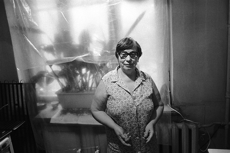 Моя мама на кухне, Запорожье, УССР. 1988