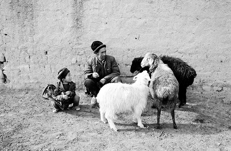 Opal village, Kashgar prefecture, Xinjiang Uygur autonomous region, China. 1994