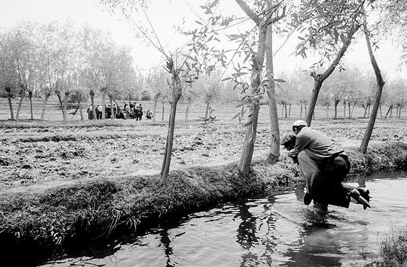 Bulaksu (Bulaqsu) village, Shufu county, Kashgar prefecture, Xinjiang Uygur autonomous region, China. 2002