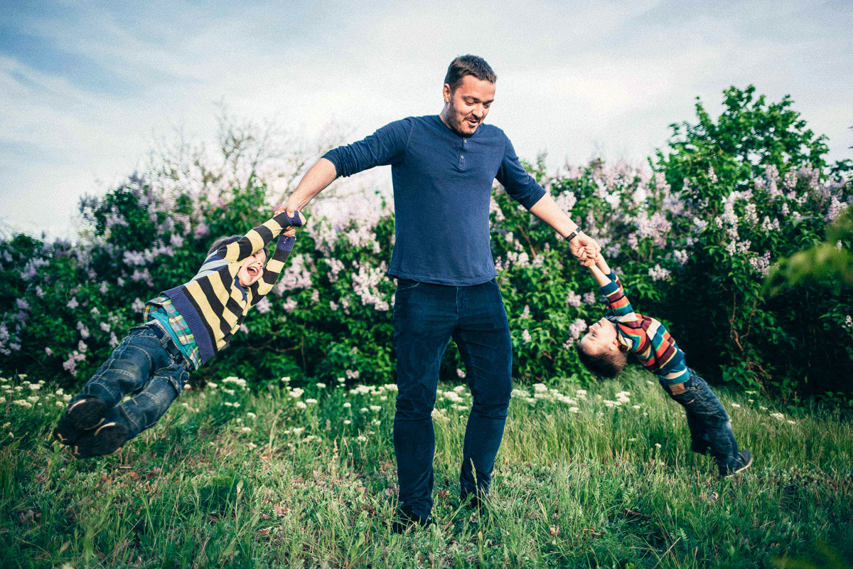 Family iт lilac. Peter Pushkin Photographer