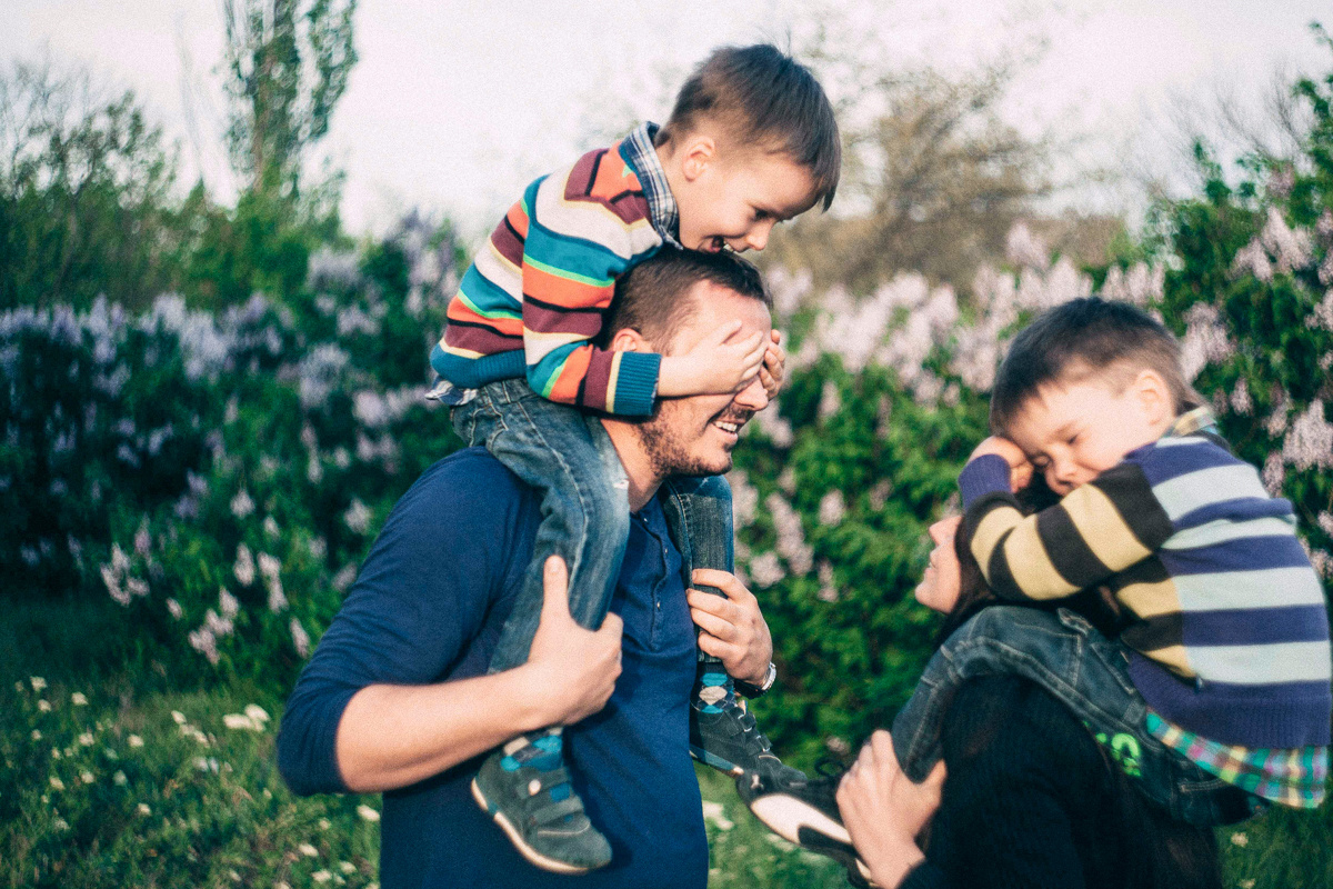 Family iт lilac. Peter Pushkin Photographer