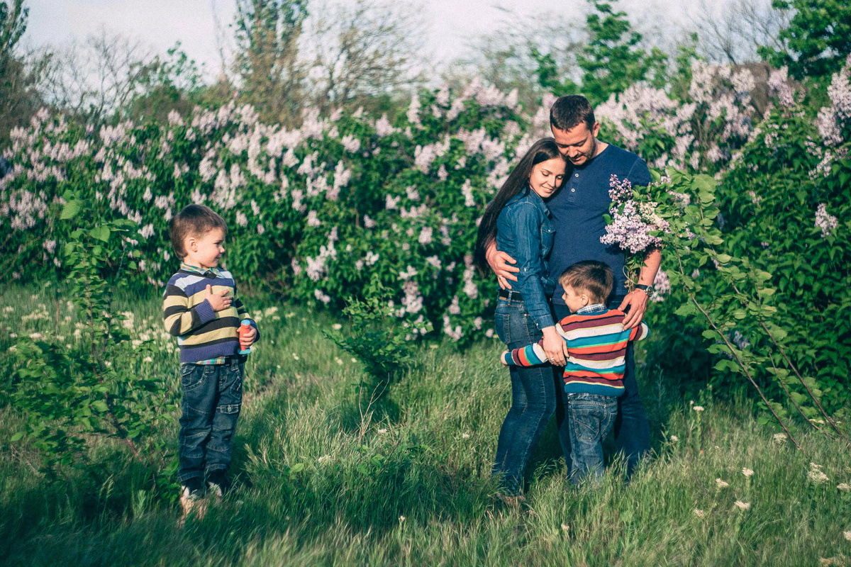 Family iт lilac. Peter Pushkin Photographer