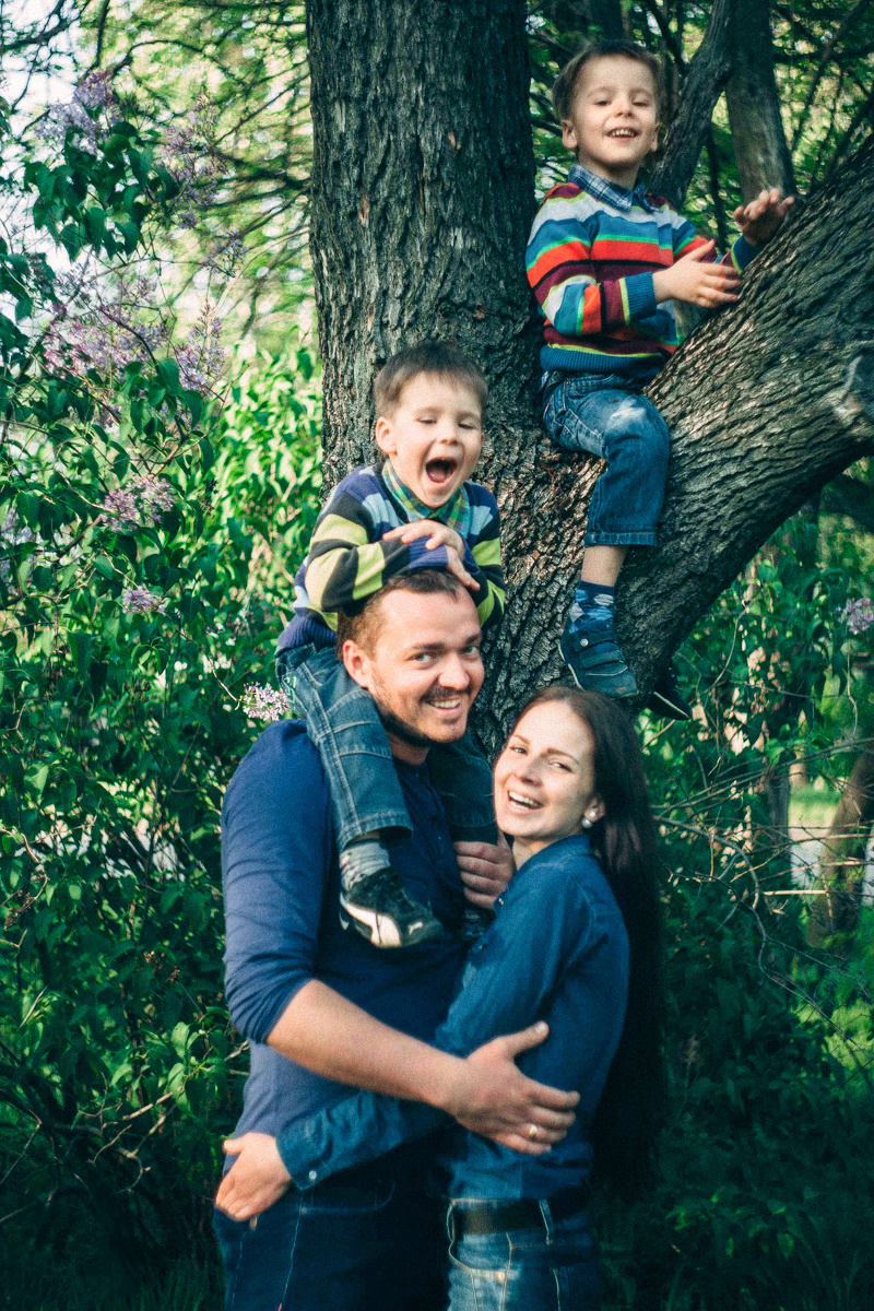 Family iт lilac. Peter Pushkin Photographer