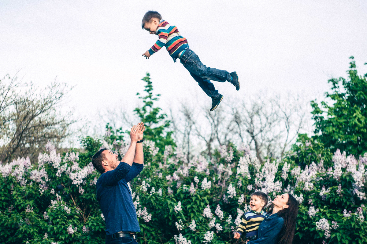 Family iт lilac. Peter Pushkin Photographer