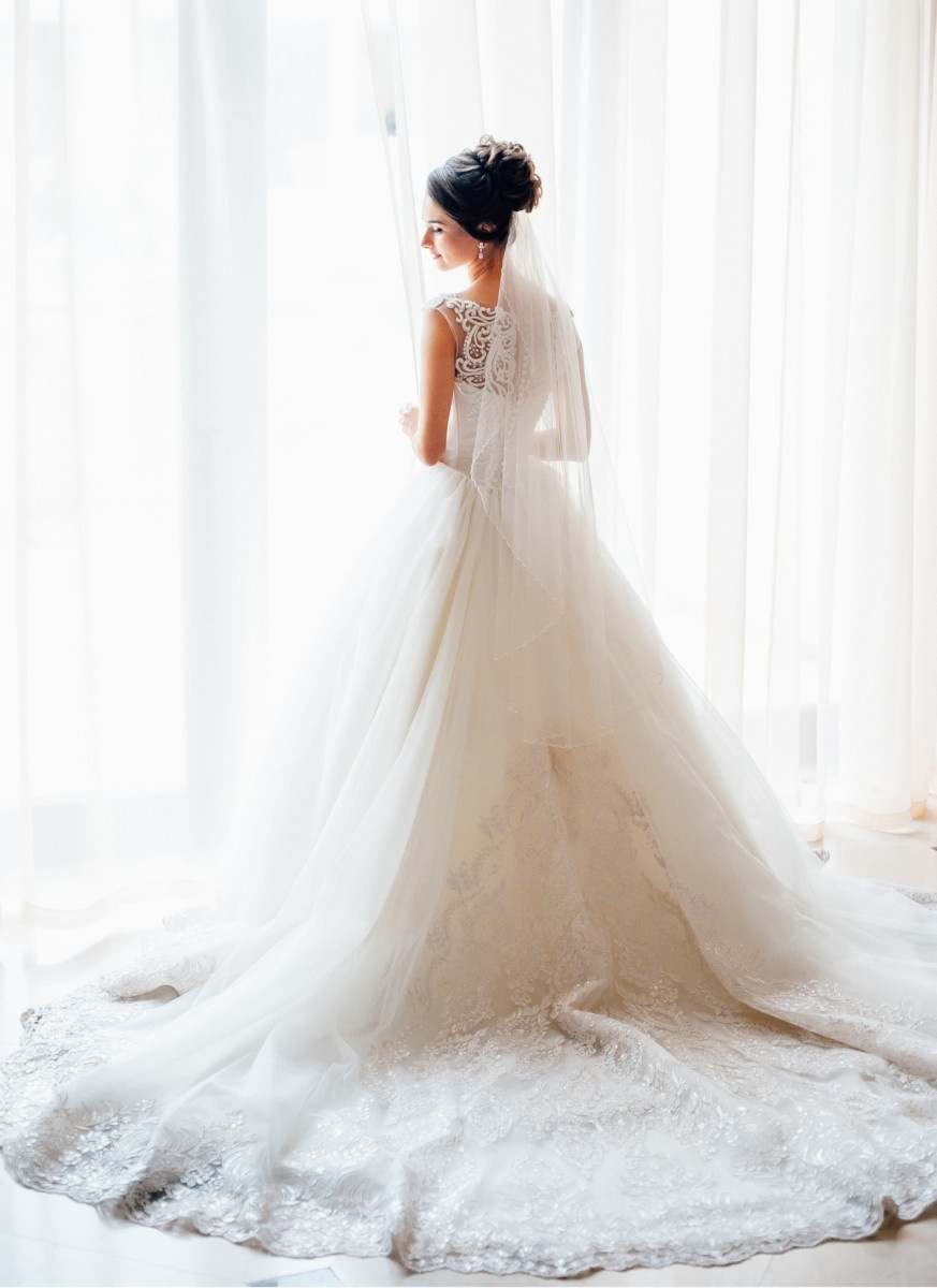 Happy wedding in the pouring rain. Elegant Wedding Photography