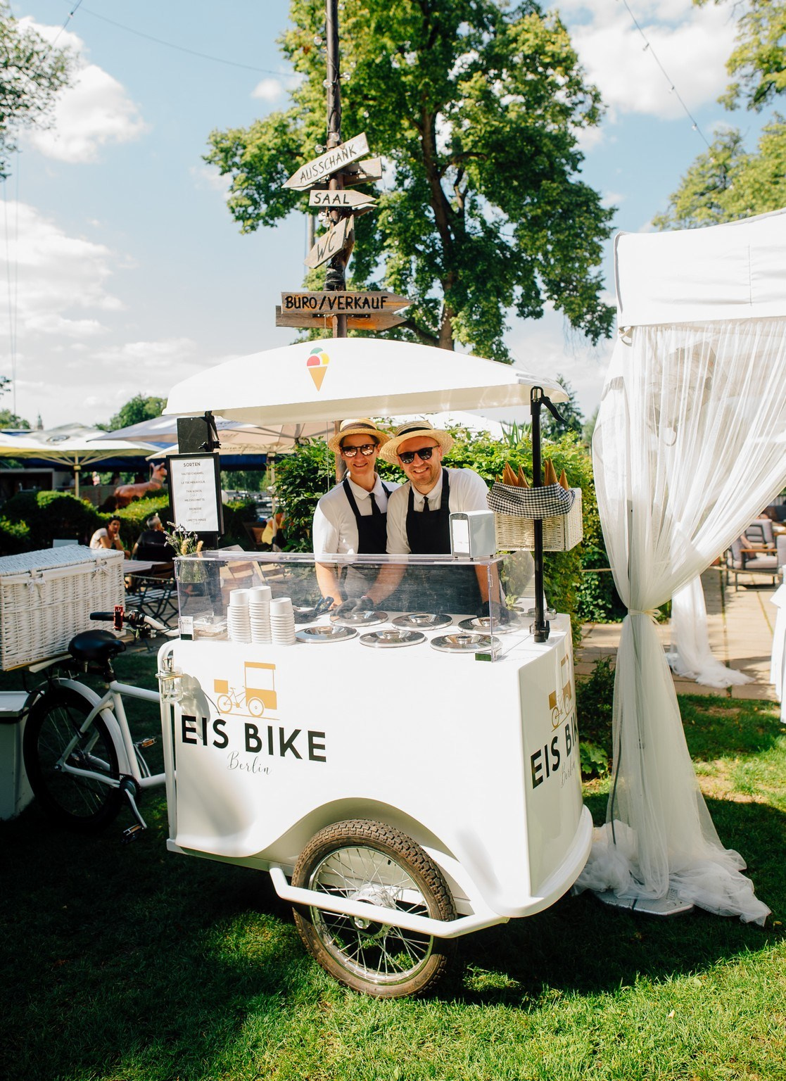 Manuel&Matthias. Berlin. Elegant Wedding Photography