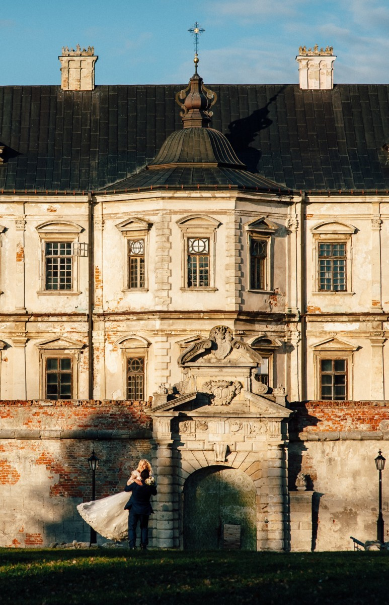 Winter freshness of the Carpathians. Elegant Wedding Photography