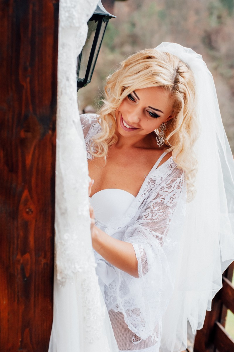 Winter freshness of the Carpathians. Elegant Wedding Photography