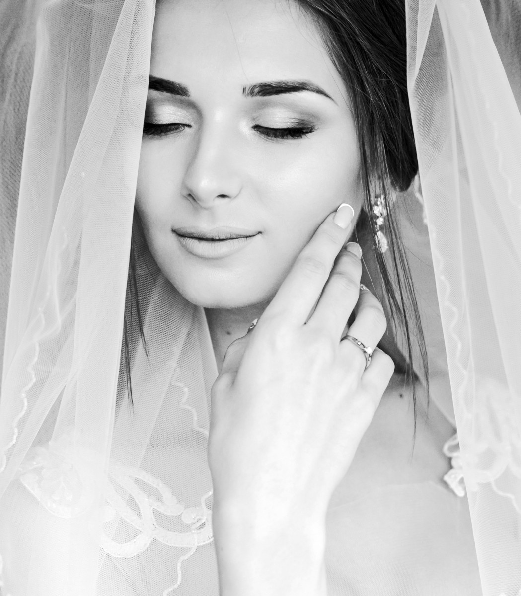 Happy wedding in the pouring rain. Elegant Wedding Photography