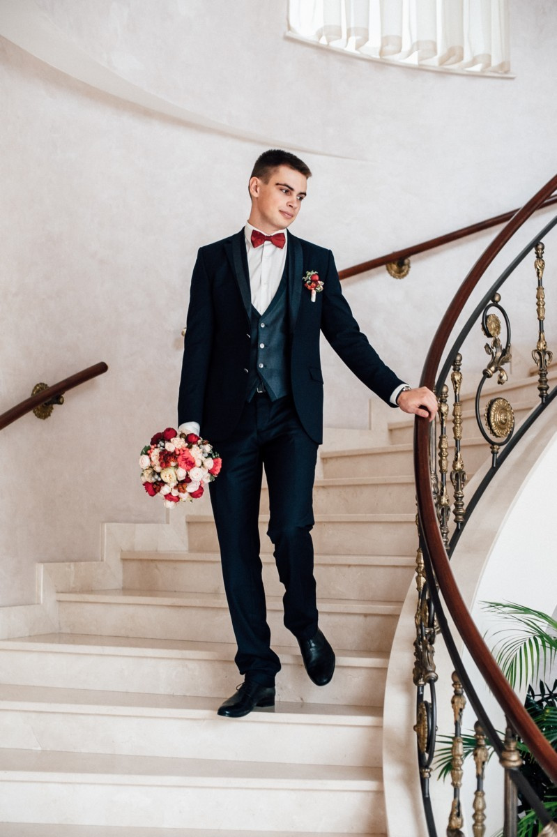 Happy wedding in the pouring rain. Elegant Wedding Photography