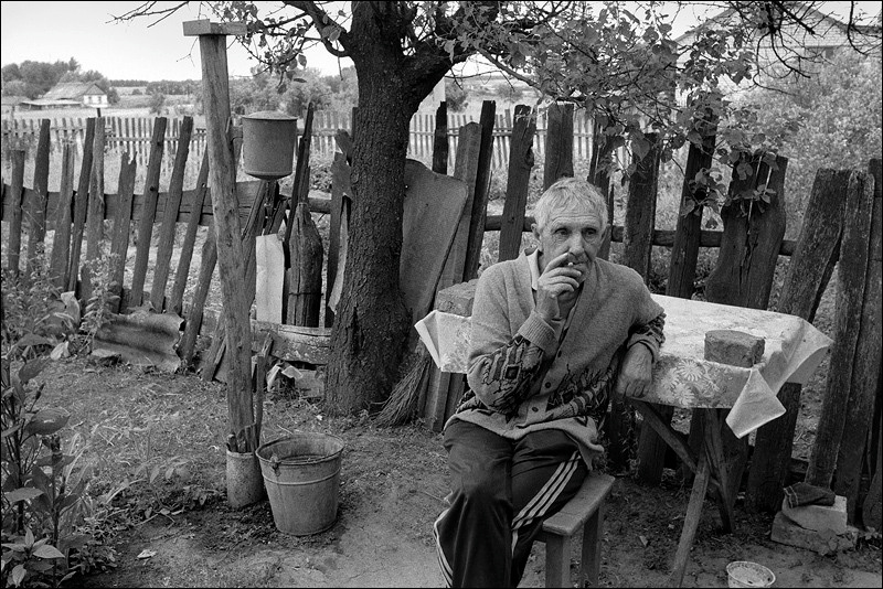 "Smoke break in the yard", farm of Kovylensky, village of Oblivskaya district, Rostov-on-Don region, Russia, July 2010