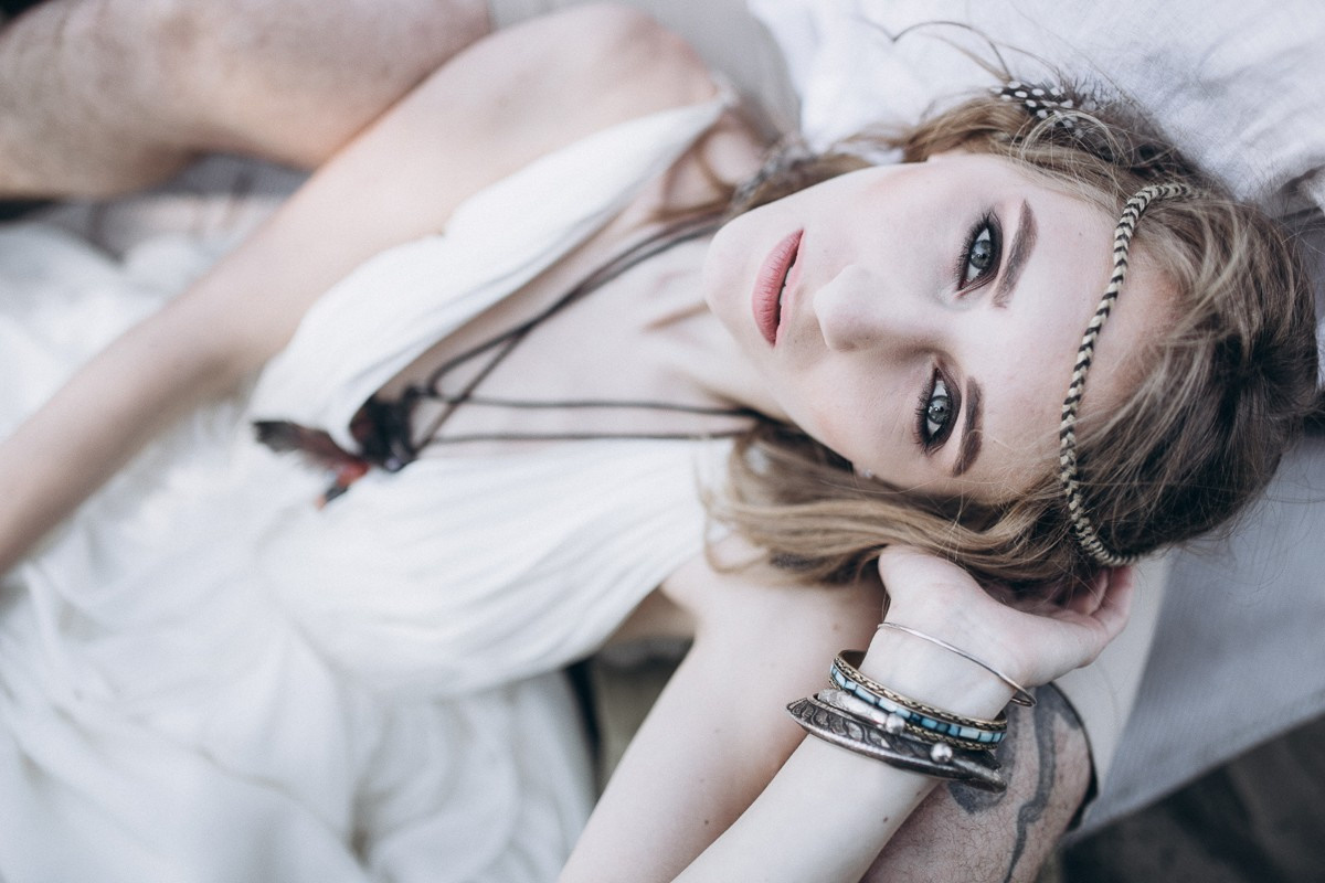 I Belong To You. Головна