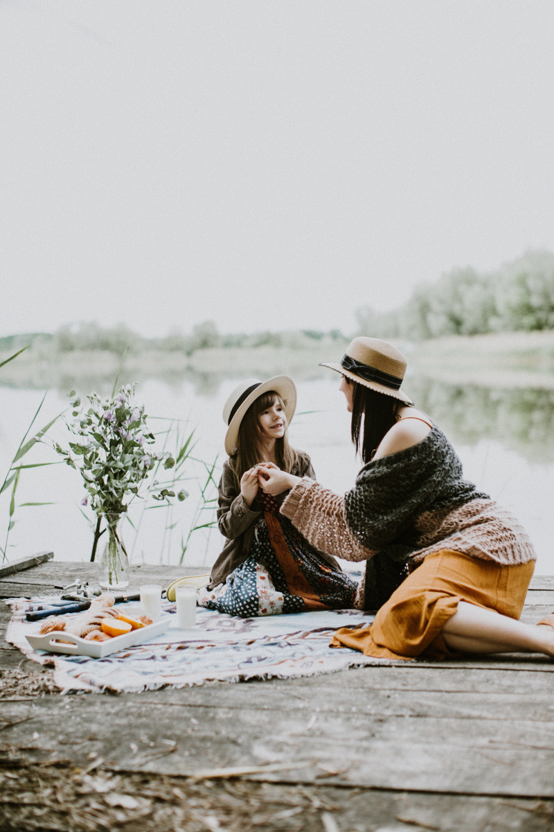 Lucy and Lisa. Головна