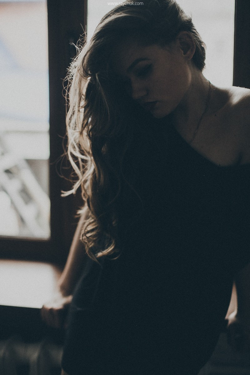 I Can't Say No. Головна