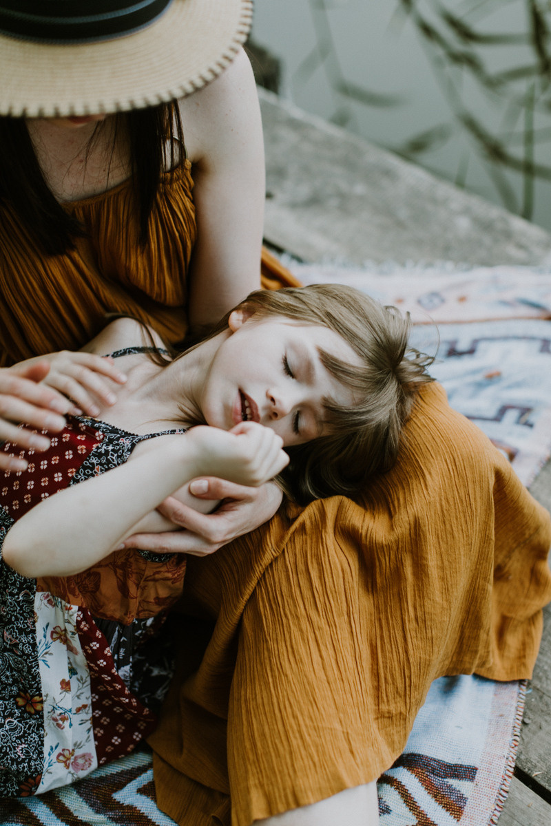 Lucy and Lisa. Головна