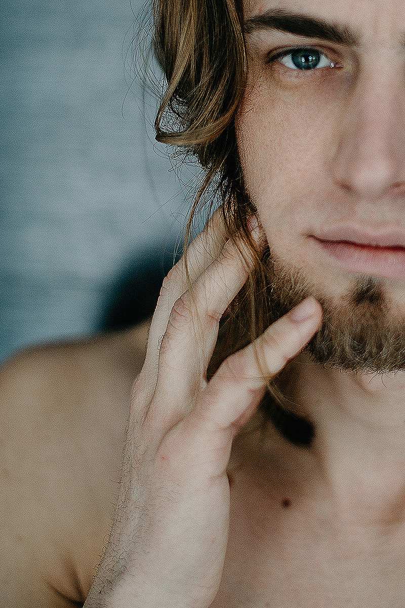 Life for Rent. Головна